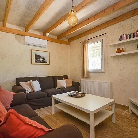 Villa Sleeps 4 Pool Air Con Wifi *